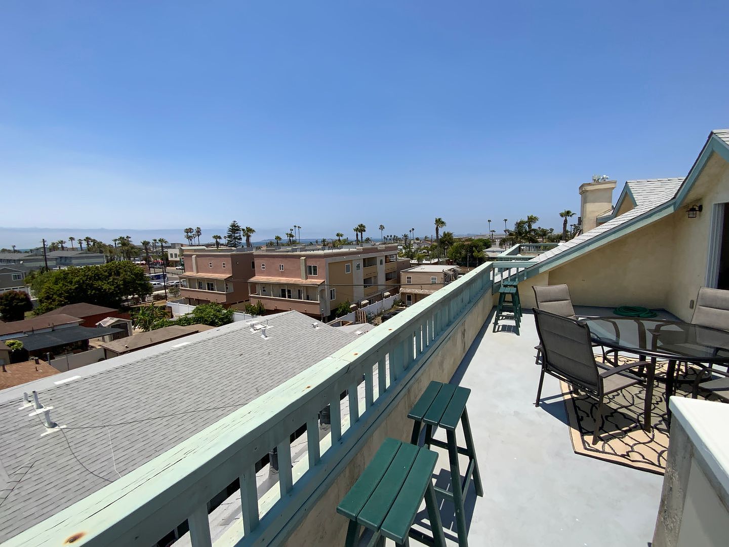 240 Dahlia Ave photo 4