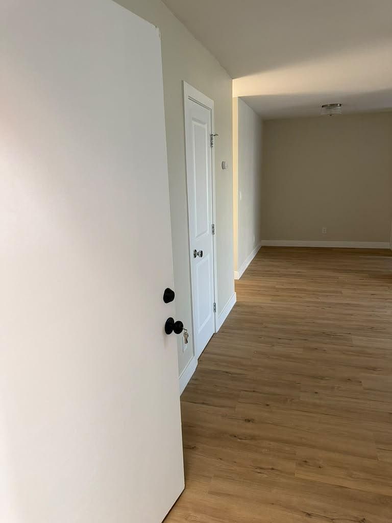 225 Dahlia Ave photo 3