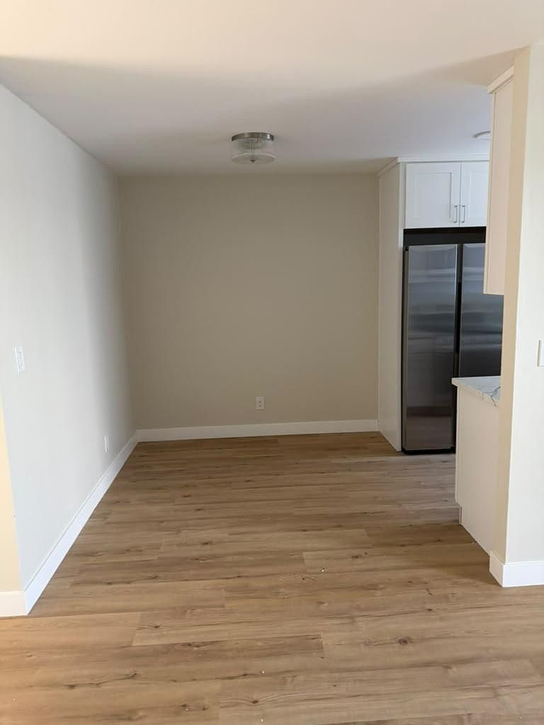 225 Dahlia Ave photo 5