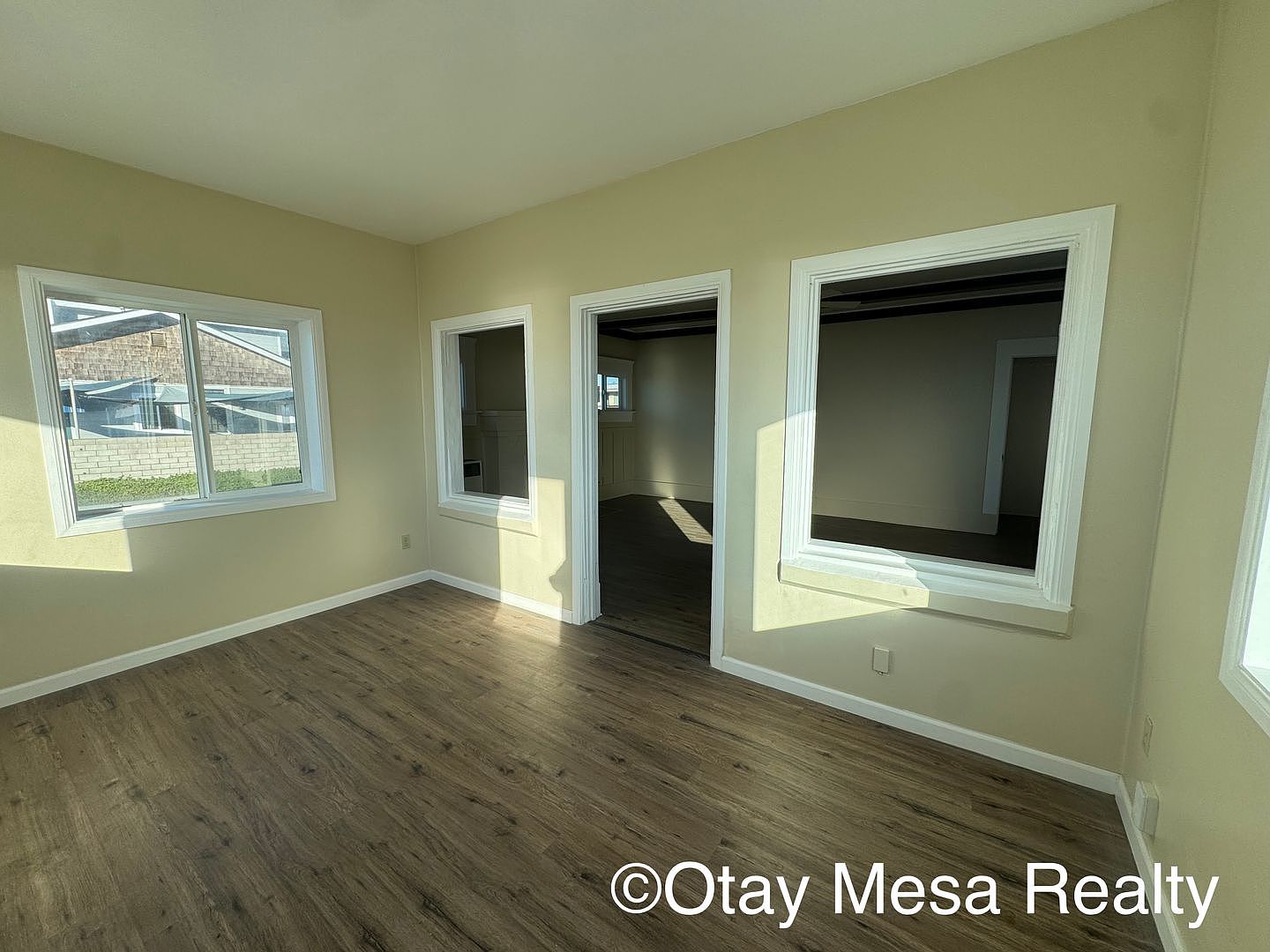 997 Ocean Ln photo 2