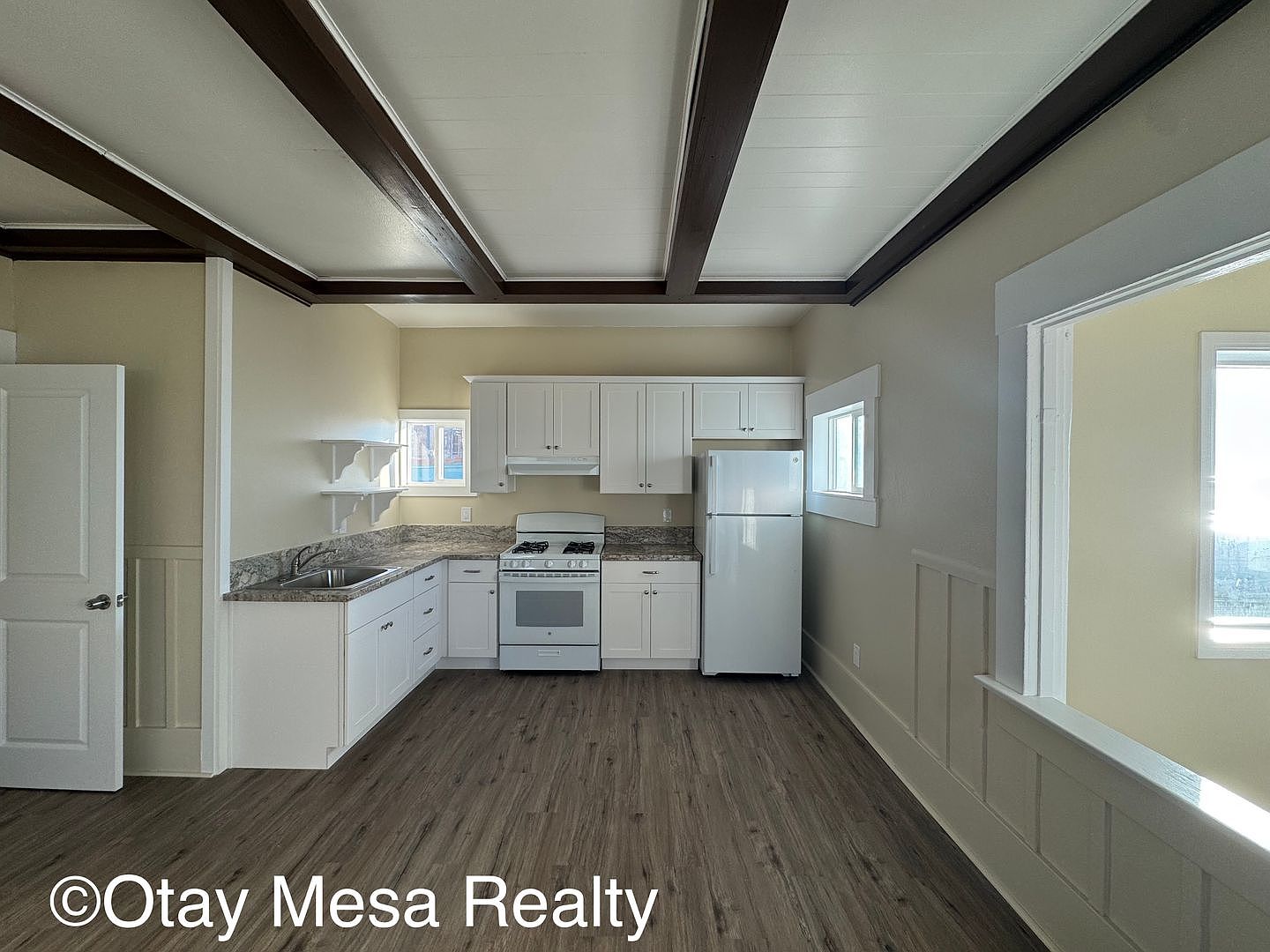 997 Ocean Ln photo 4
