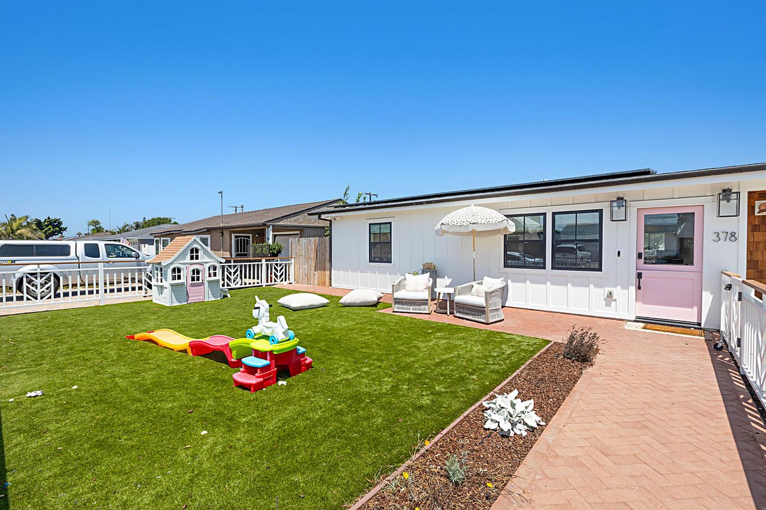 378 Ebony Ave photo 5