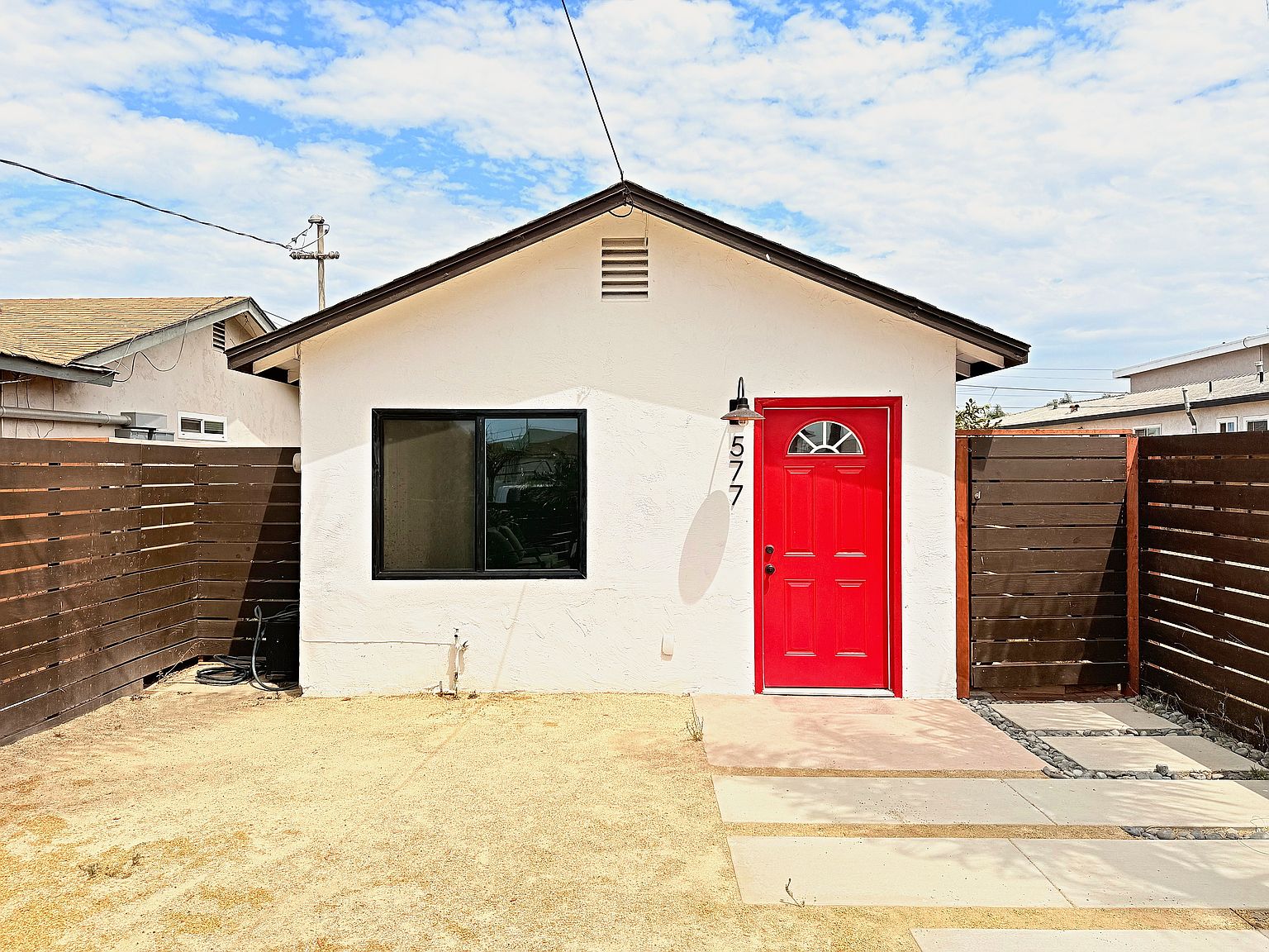 577 Florence St photo 2