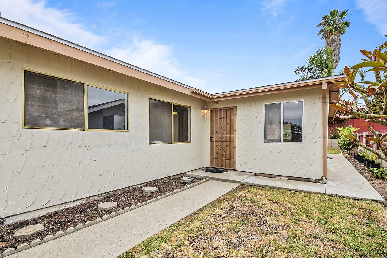 3717 Arruza St photo 3