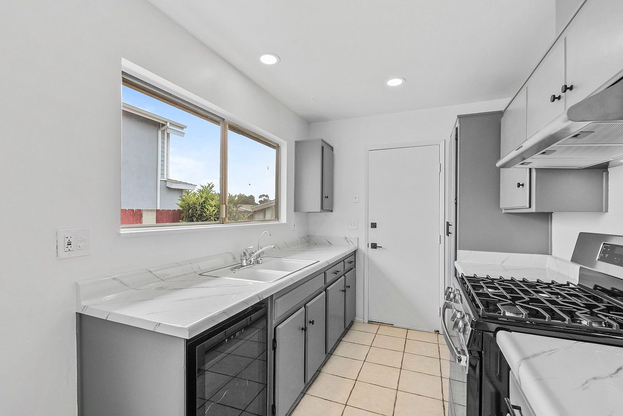 3717 Arruza St photo 5
