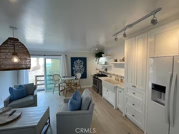 1398 Seacoast Dr photo 4