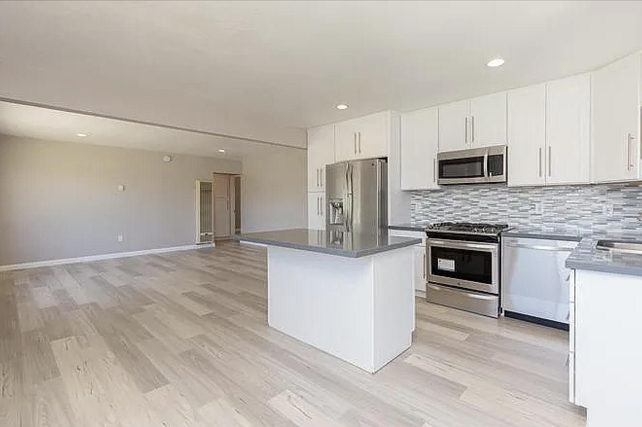 1032 Fern Ave photo 3