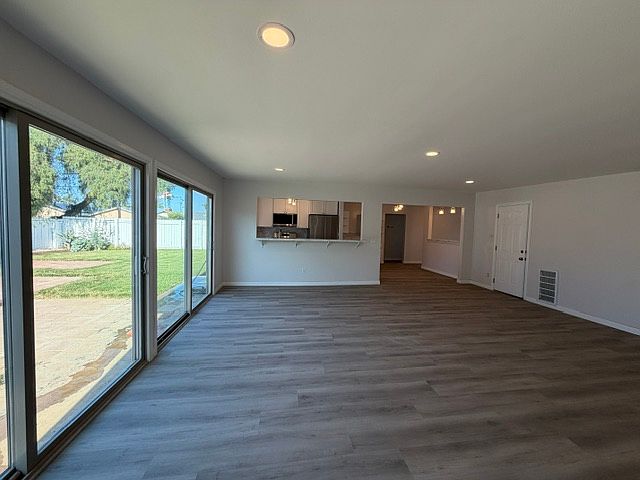 828 Hemlock Ave photo 3