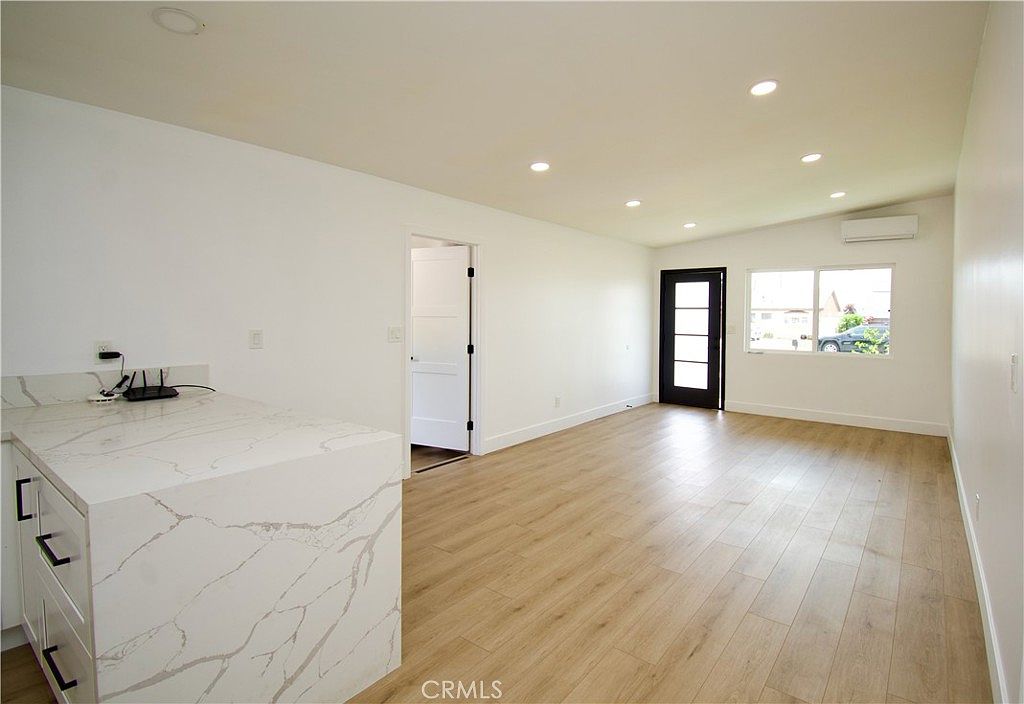820 Iris Ave photo 5