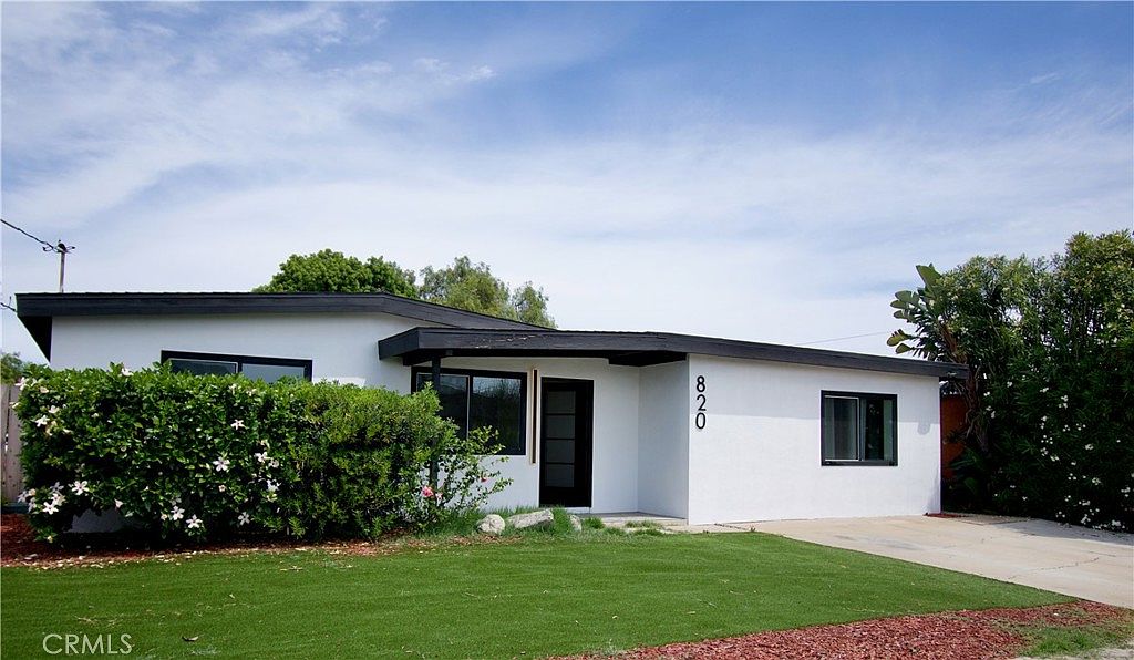 820 Iris Ave photo 2