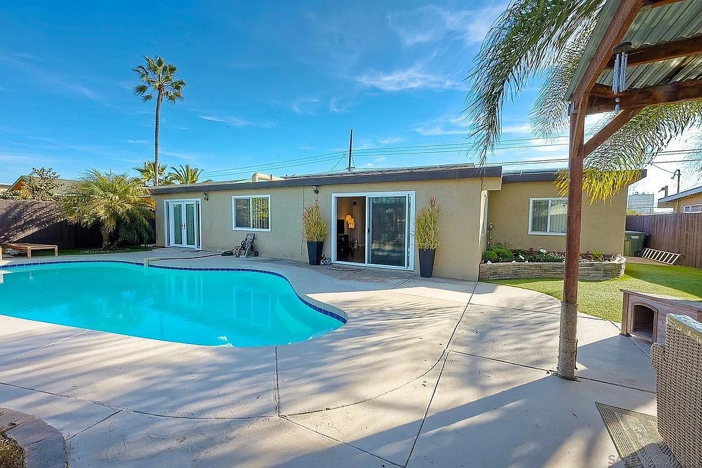 1122 Iris Ave photo 2