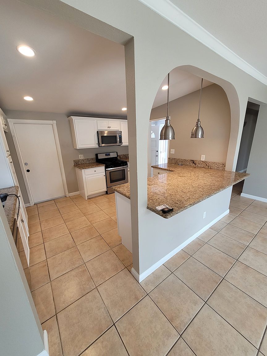 1209 Hemlock Ave photo 3