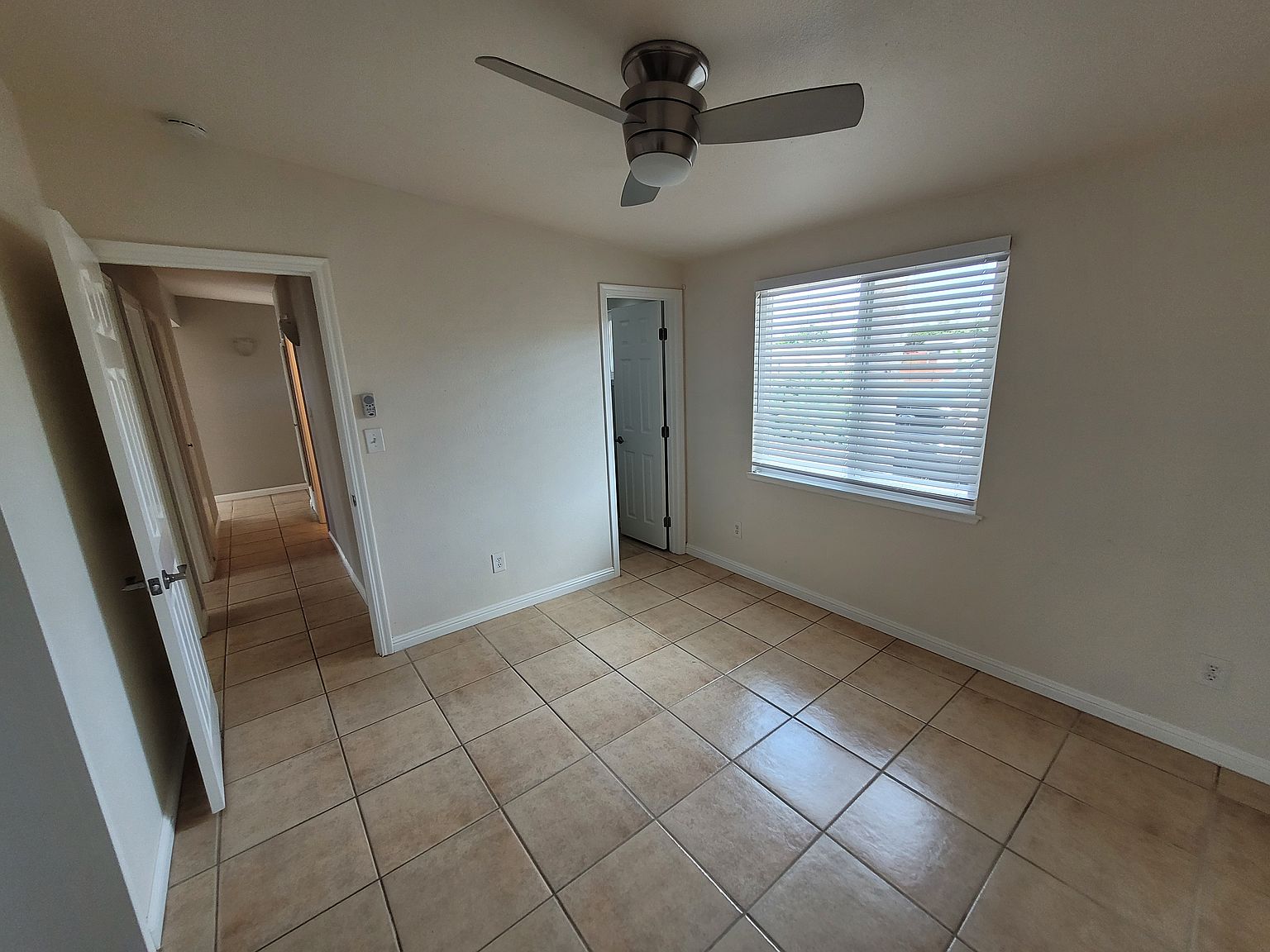 1209 Hemlock Ave photo 5