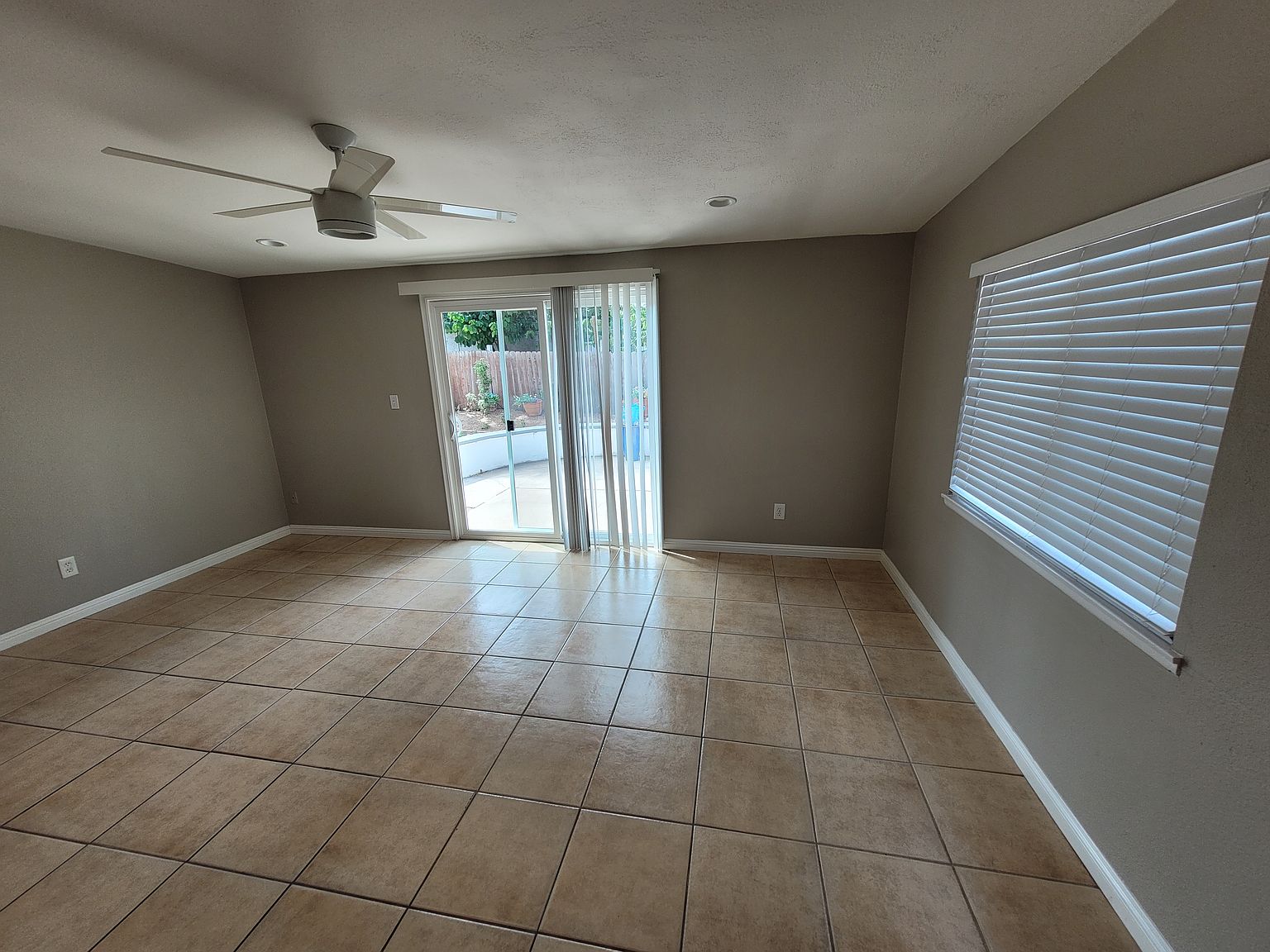 1209 Hemlock Ave photo 4