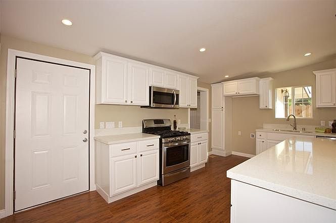 1219 Iris Ave photo 2