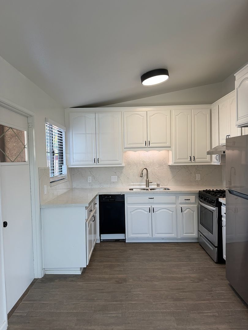 2124 Hemlock Ave photo 3