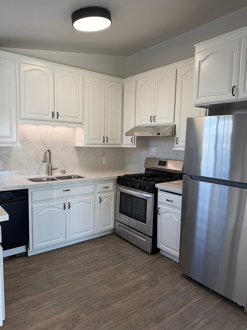 2124 Hemlock Ave photo 5