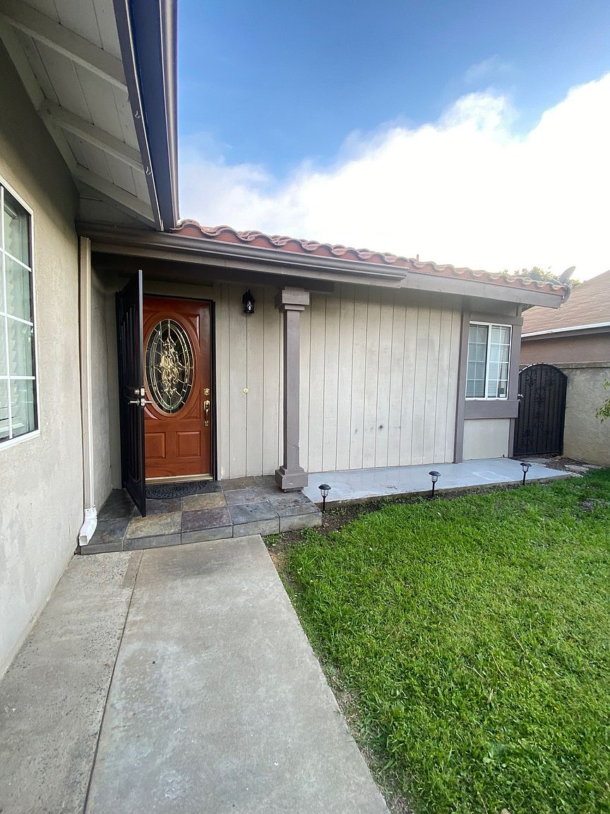 2135 Madreselva Way photo 2