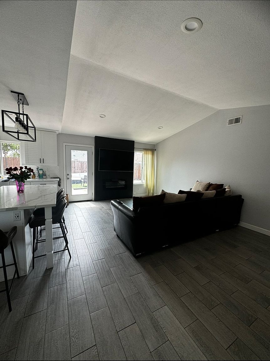 2614 Pikake St photo 5