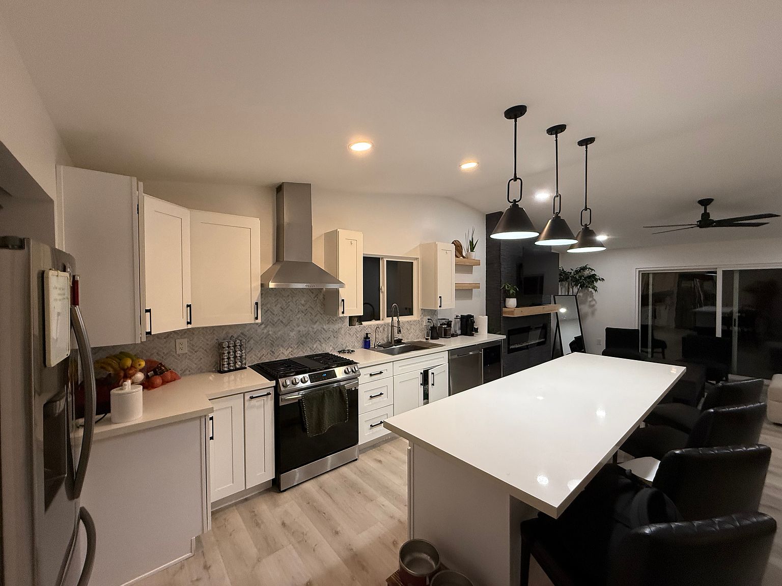 356 Theresa Way photo 2