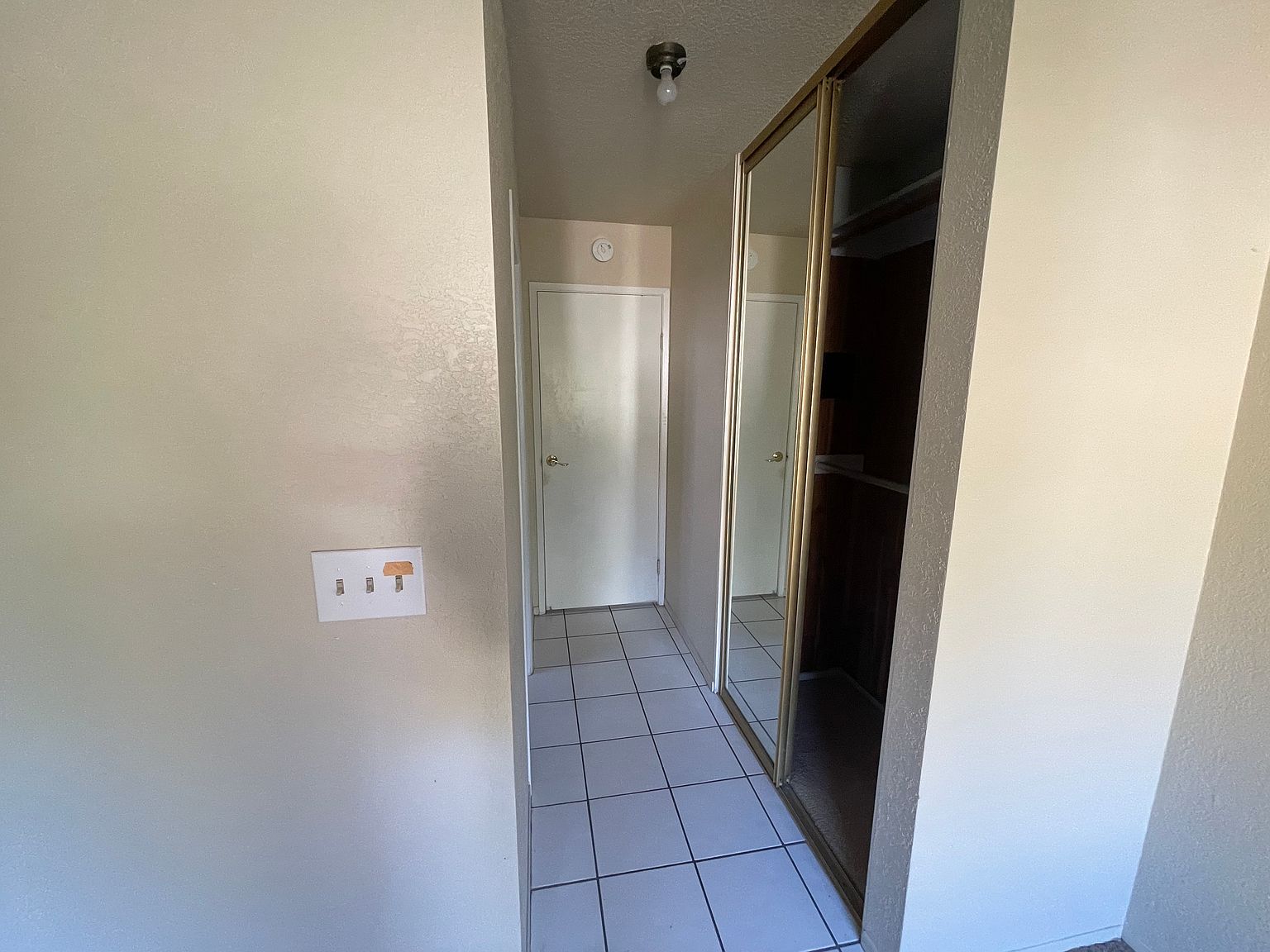 751 Lori Ln photo 3