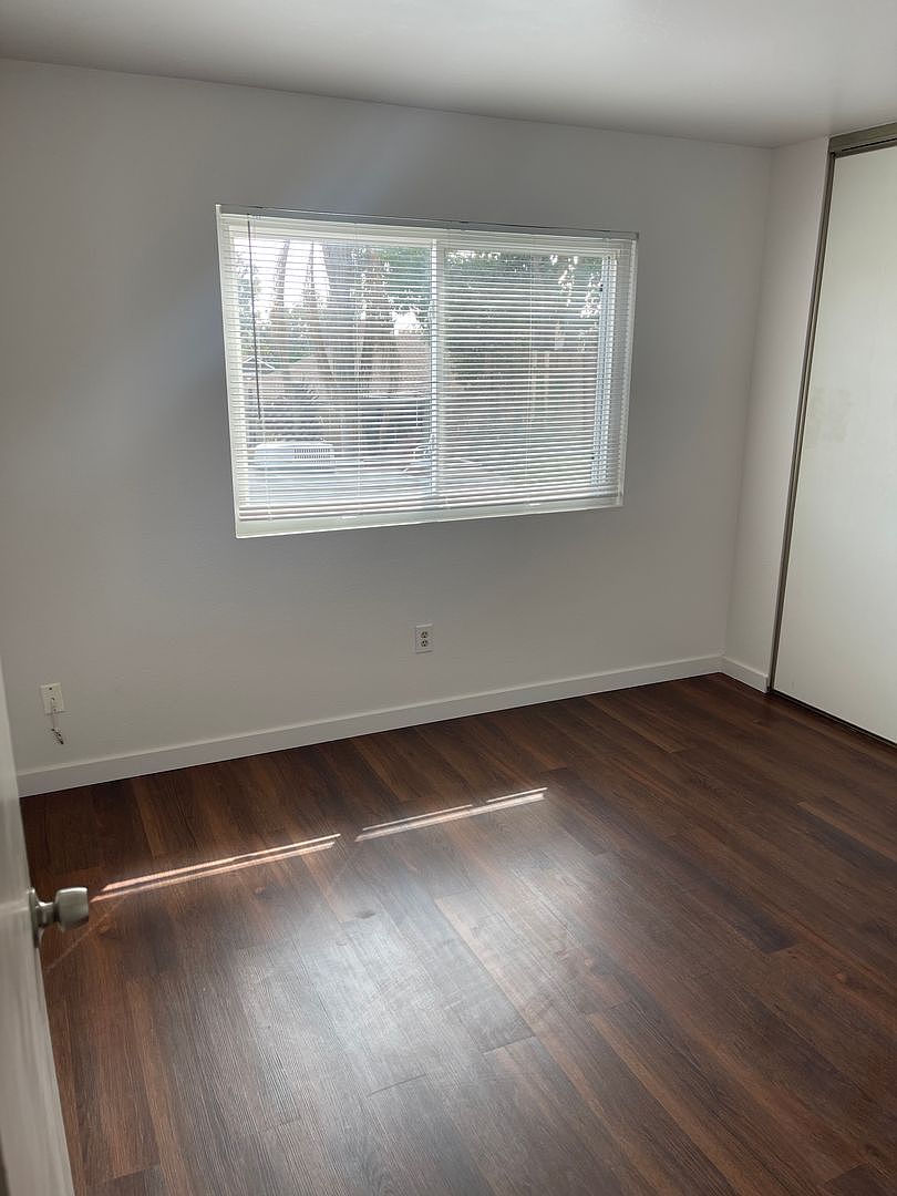 808 Plaza Flora photo 5