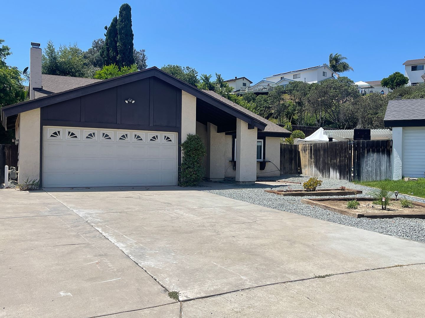 808 Plaza Flora photo 3