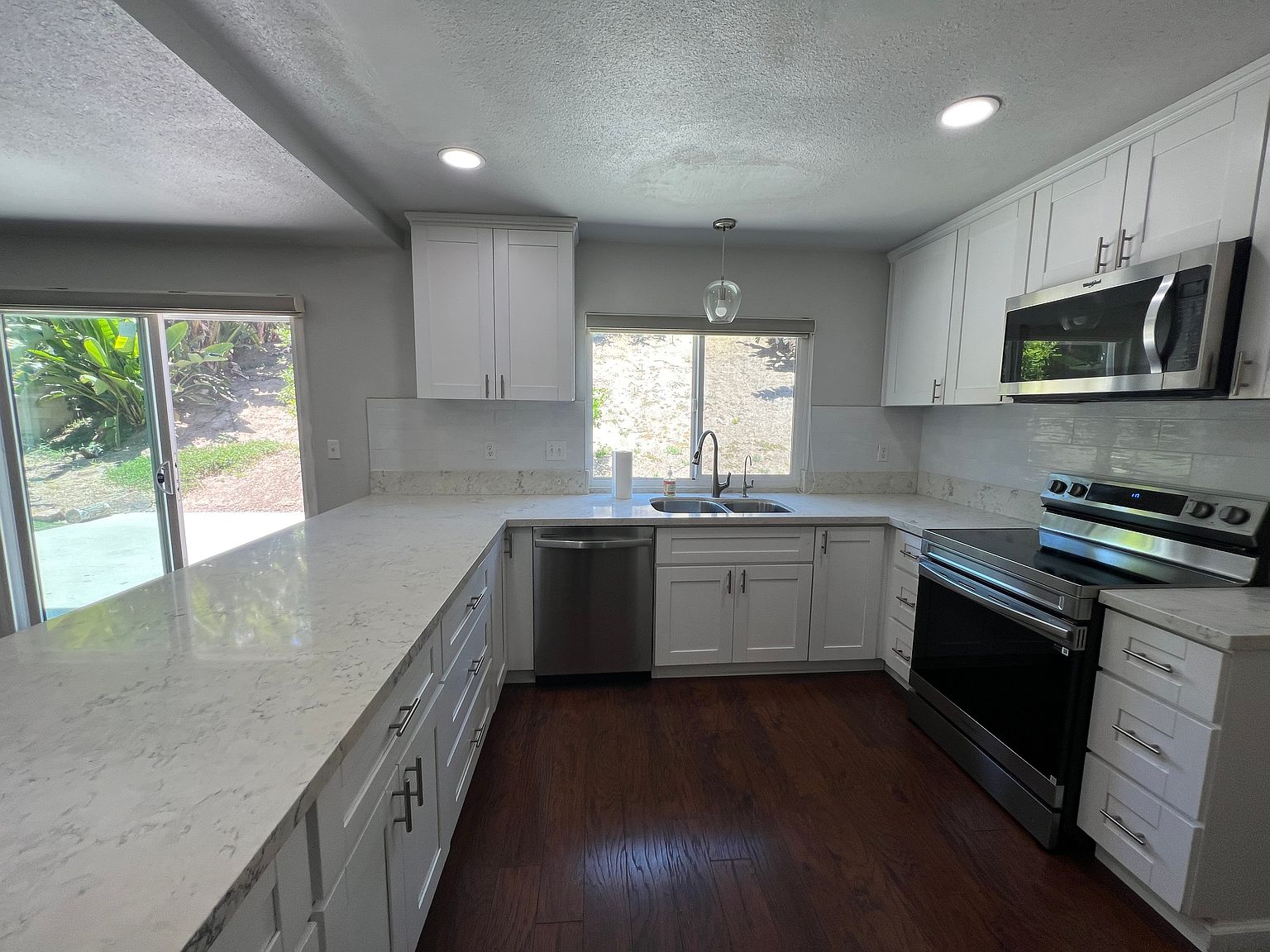 1371 La Mancha Pl photo 4