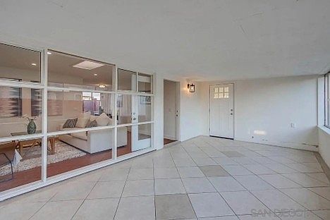 5027 Glasgow Dr photo 2