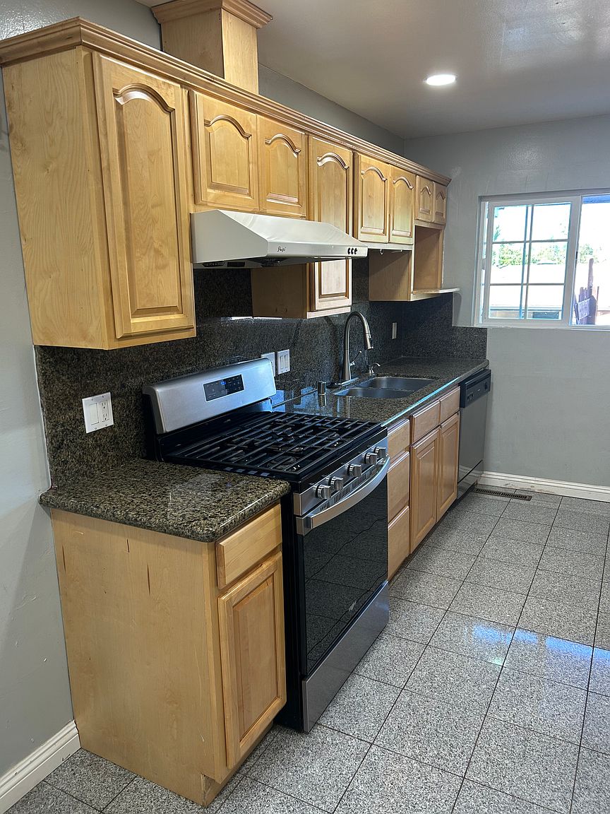 7800 Michelle Dr photo 2