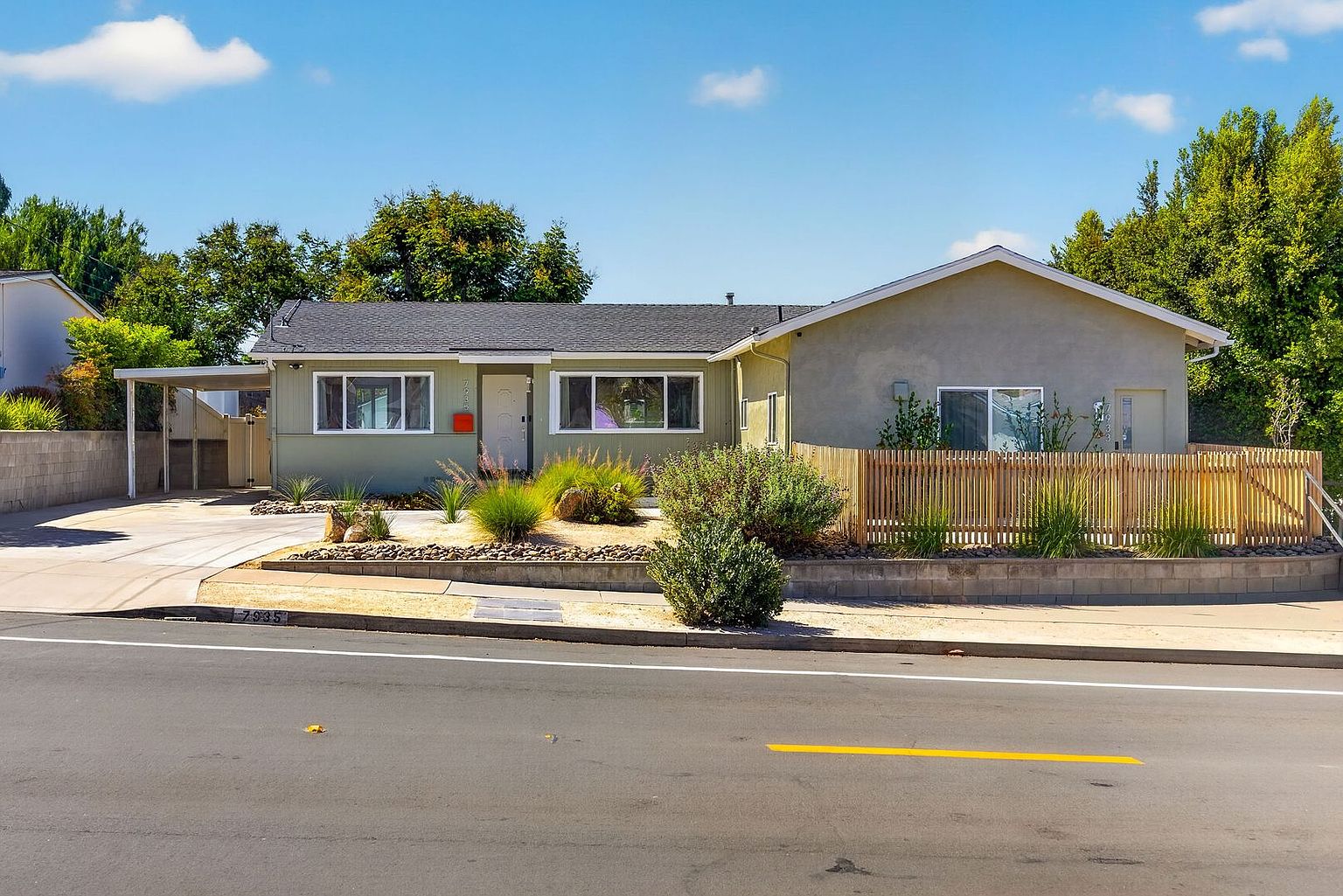 7935 El Paso St
