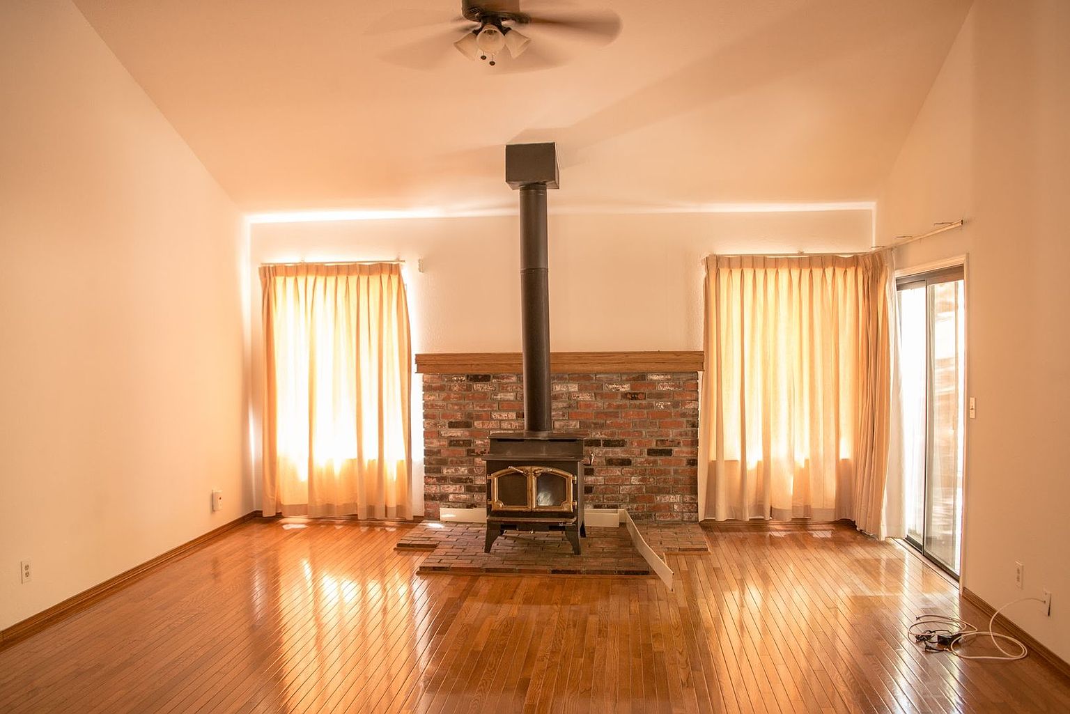 16320 Loretta Ln photo 2