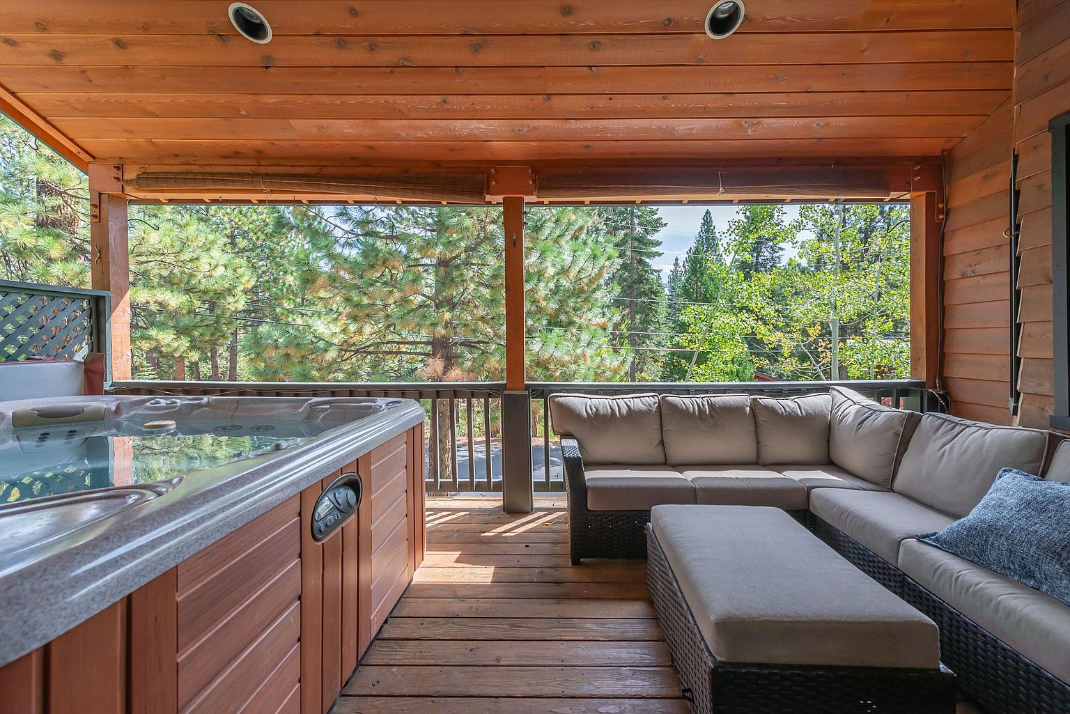 7611 Kingswood Dr photo 3