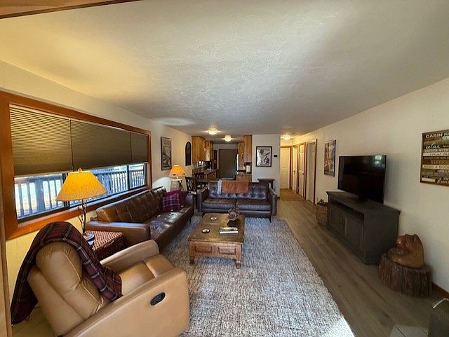 582 Estates Dr photo 3