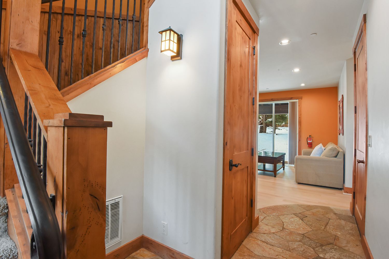 1175 Statford Way photo 3
