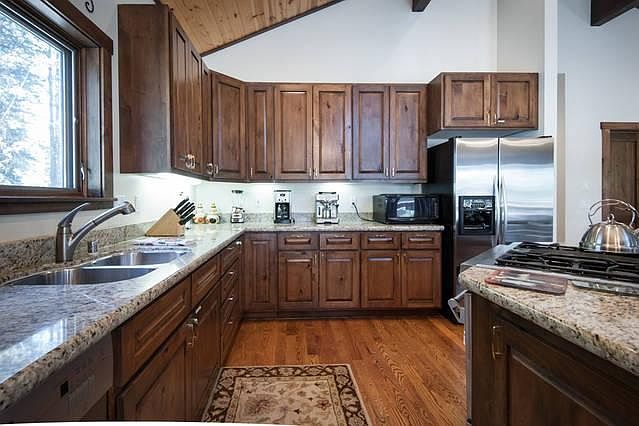 360 E Agatam Ave photo 3