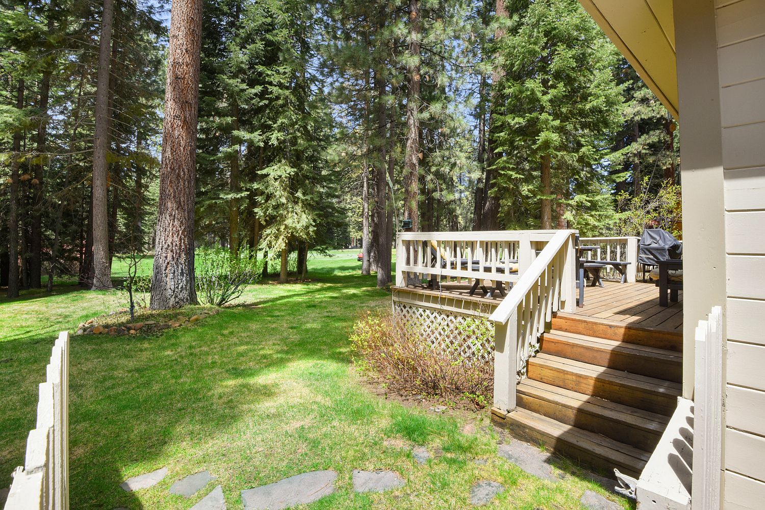 531 Brassie Ave photo 2