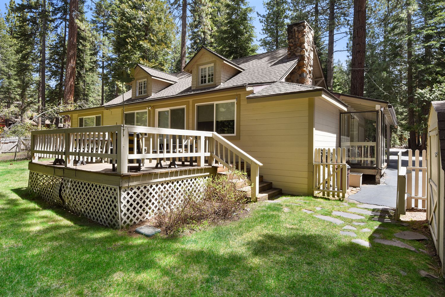 531 Brassie Ave photo 3