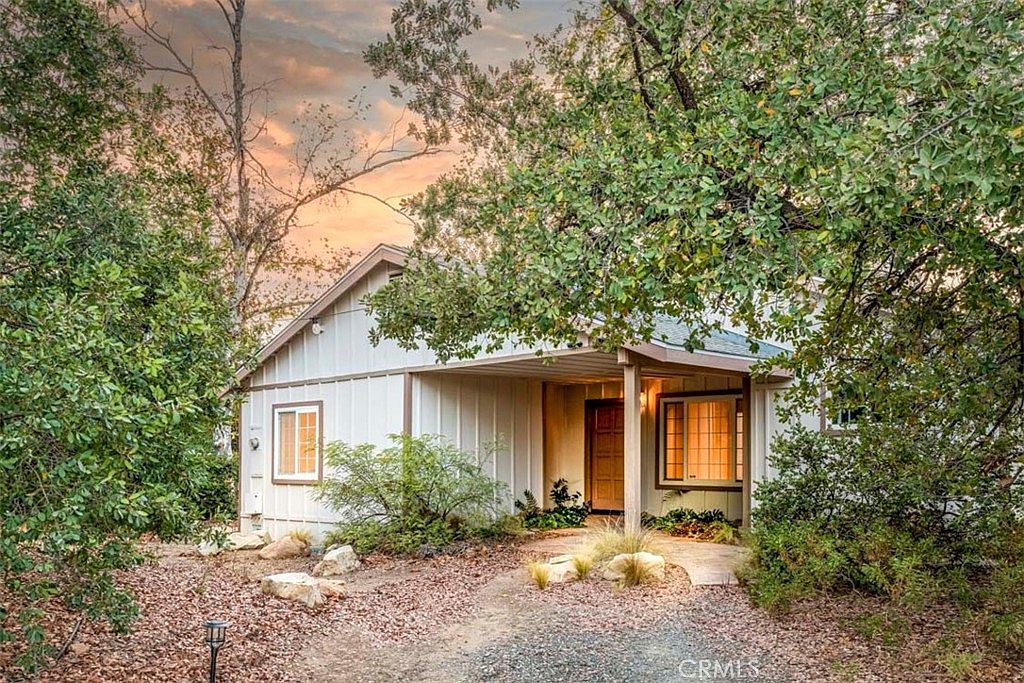 32725 Jerome Ln photo 2