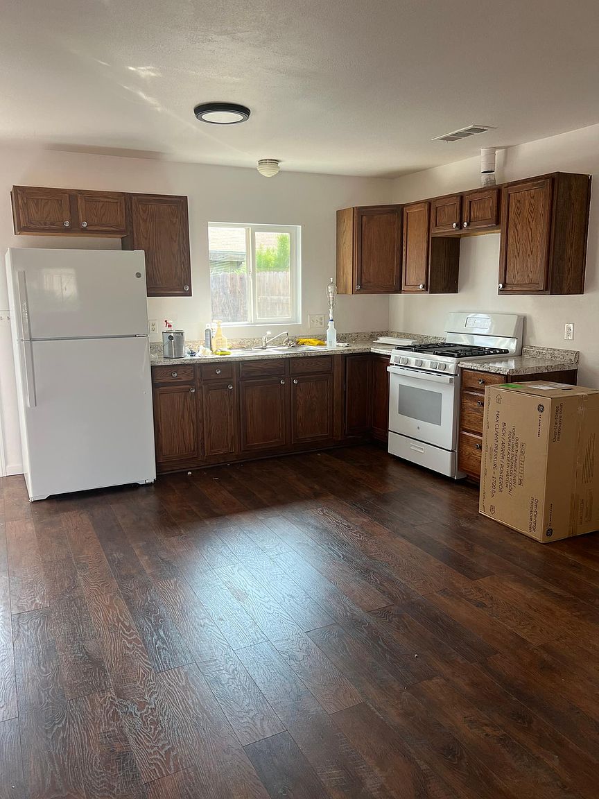 32830 9th St photo 2