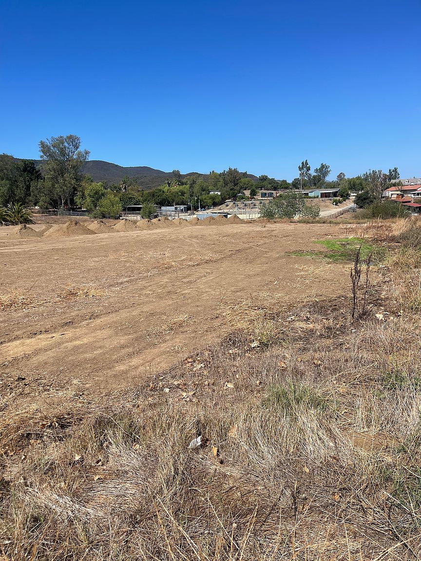 26077 Hayes Ave photo 3