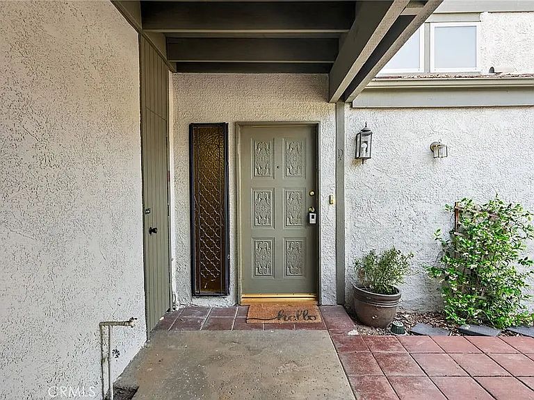 29266 Via Frontera Rd photo 2