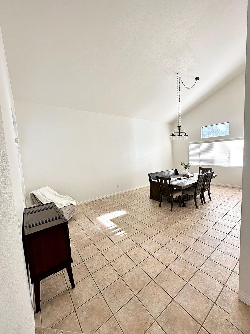 23931 Constantine Dr photo 3