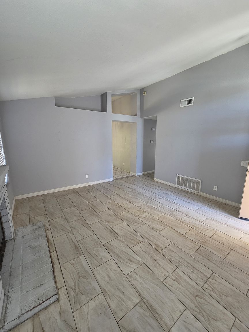 23714 Sierra Oak Dr photo 3