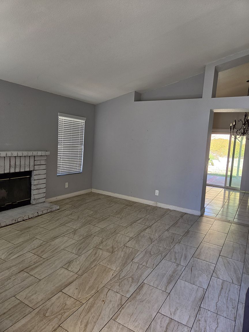 23714 Sierra Oak Dr photo 2