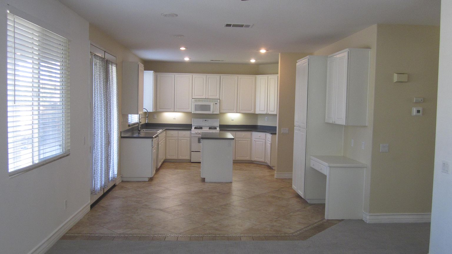 38129 Augusta Dr photo 4