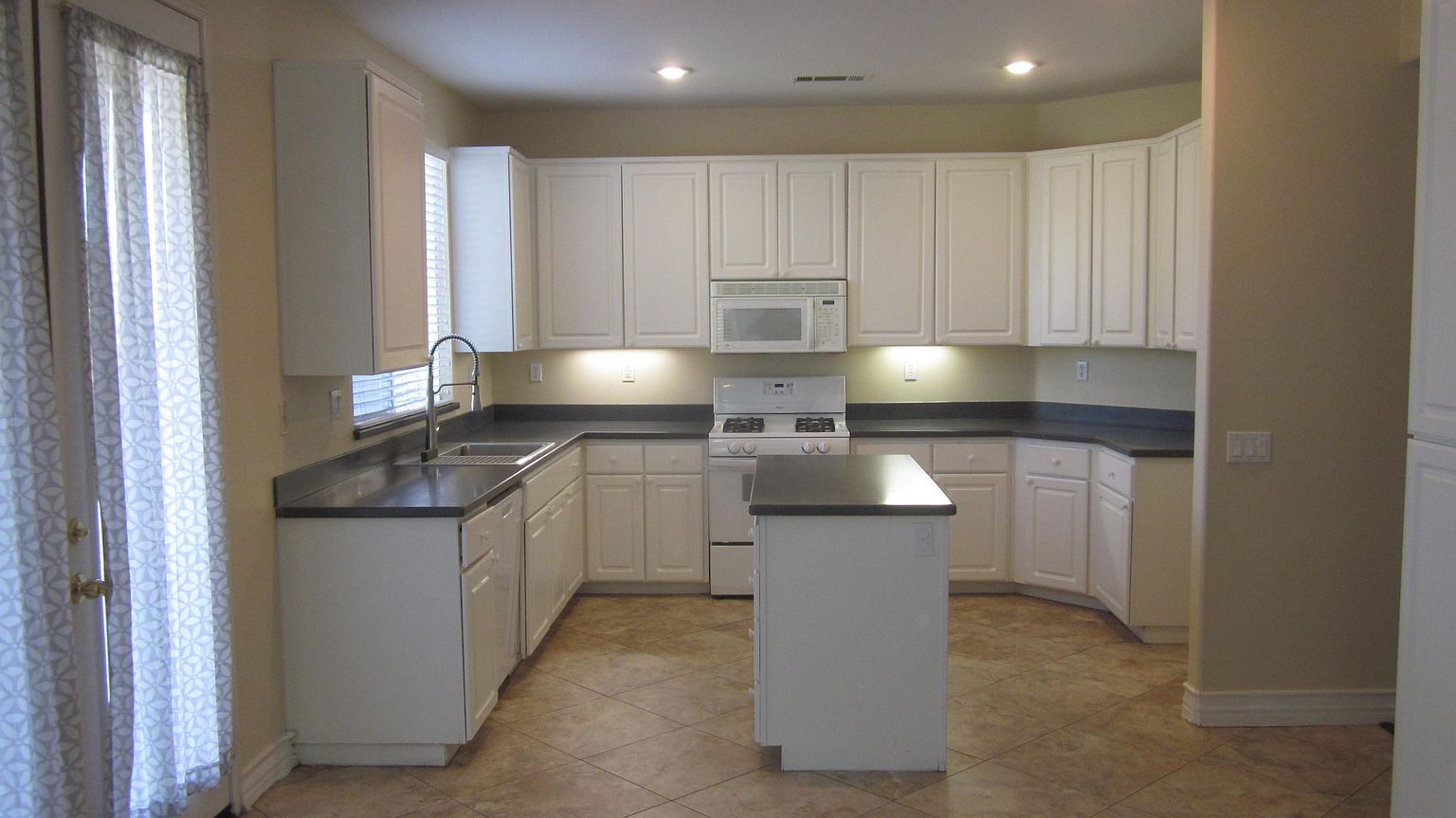 38129 Augusta Dr photo 3