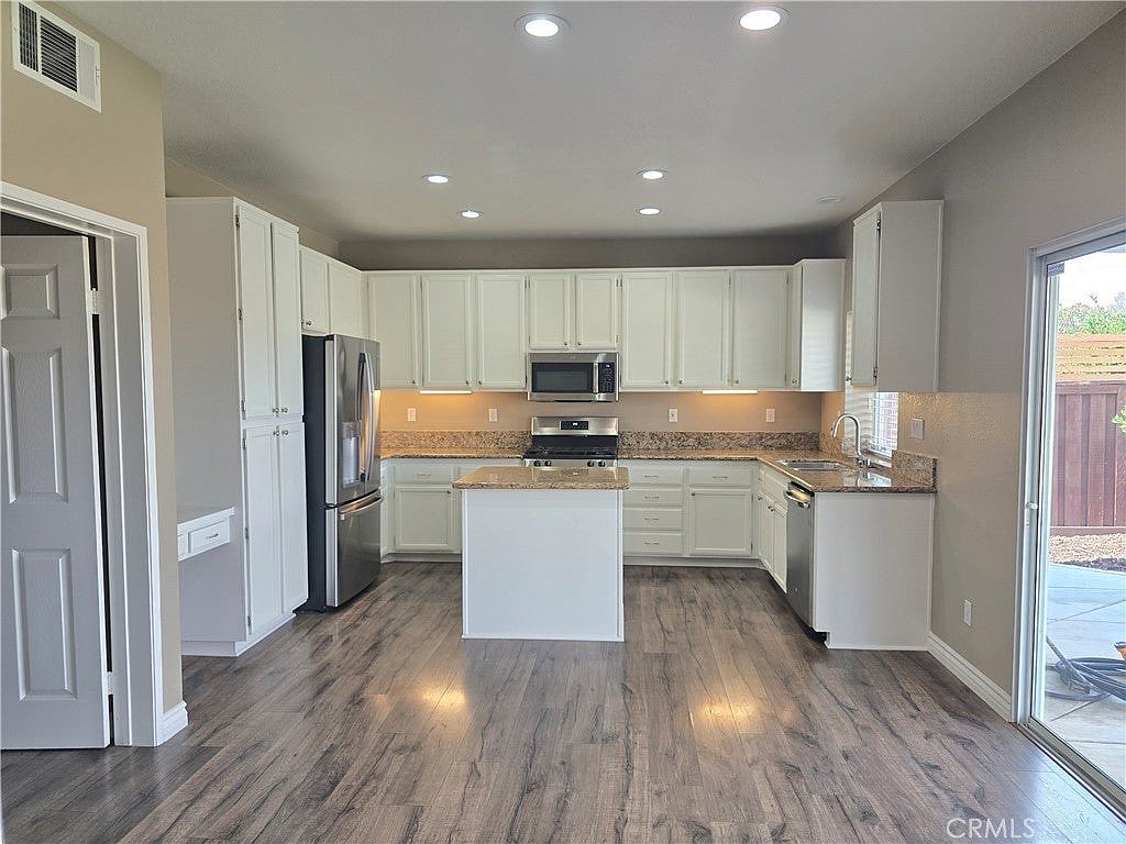 43160 Volterra St photo 3