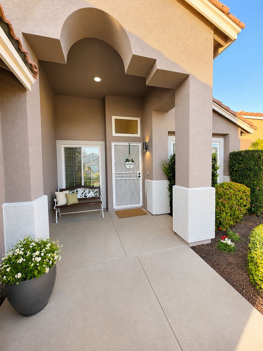 44696 Lorraine Dr photo 2