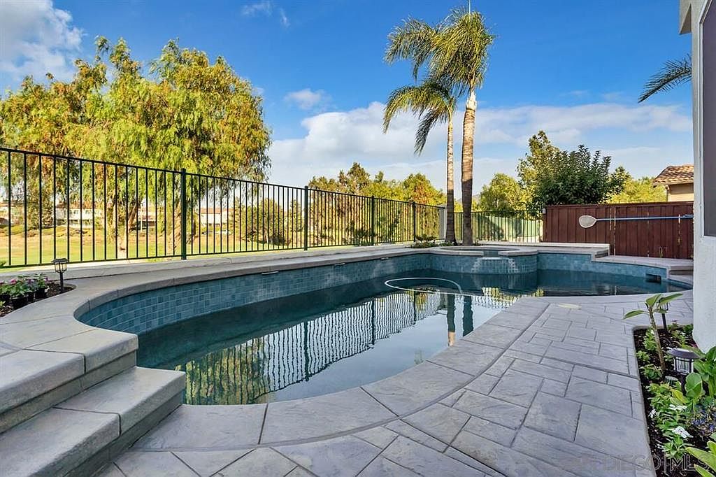 46048 Paseo Gallante photo 2